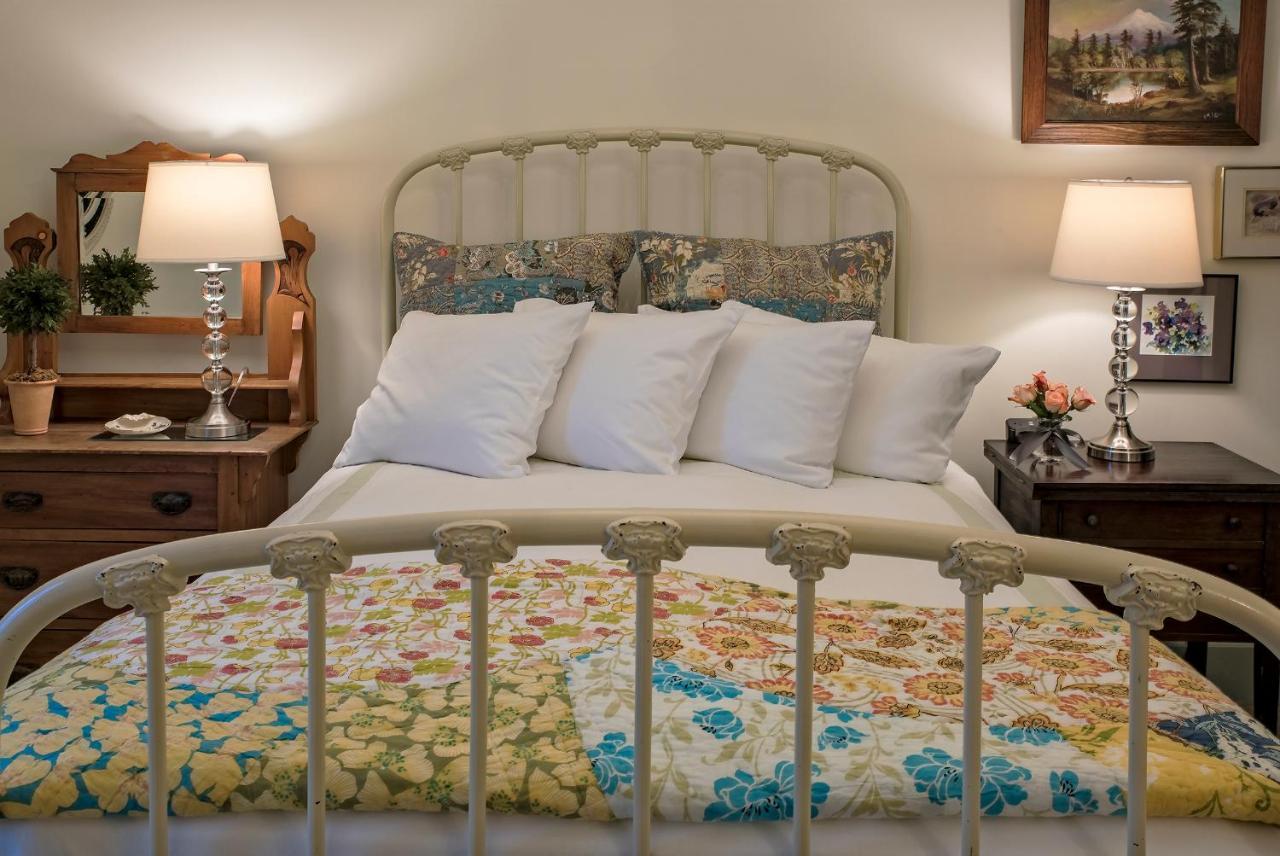 Clementine'S Guest House & Vacation Rentals Astoria Eksteriør bilde