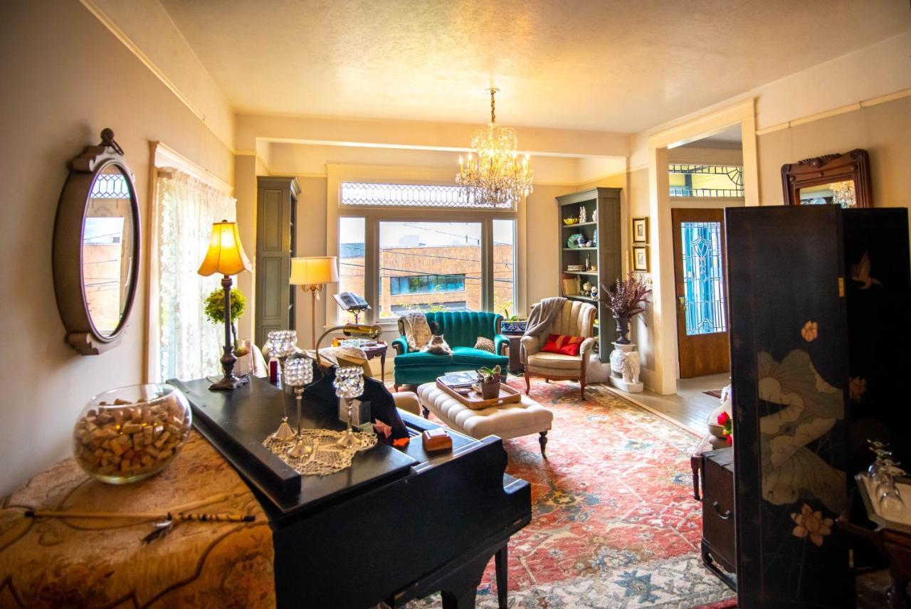 Clementine'S Guest House & Vacation Rentals Astoria Eksteriør bilde