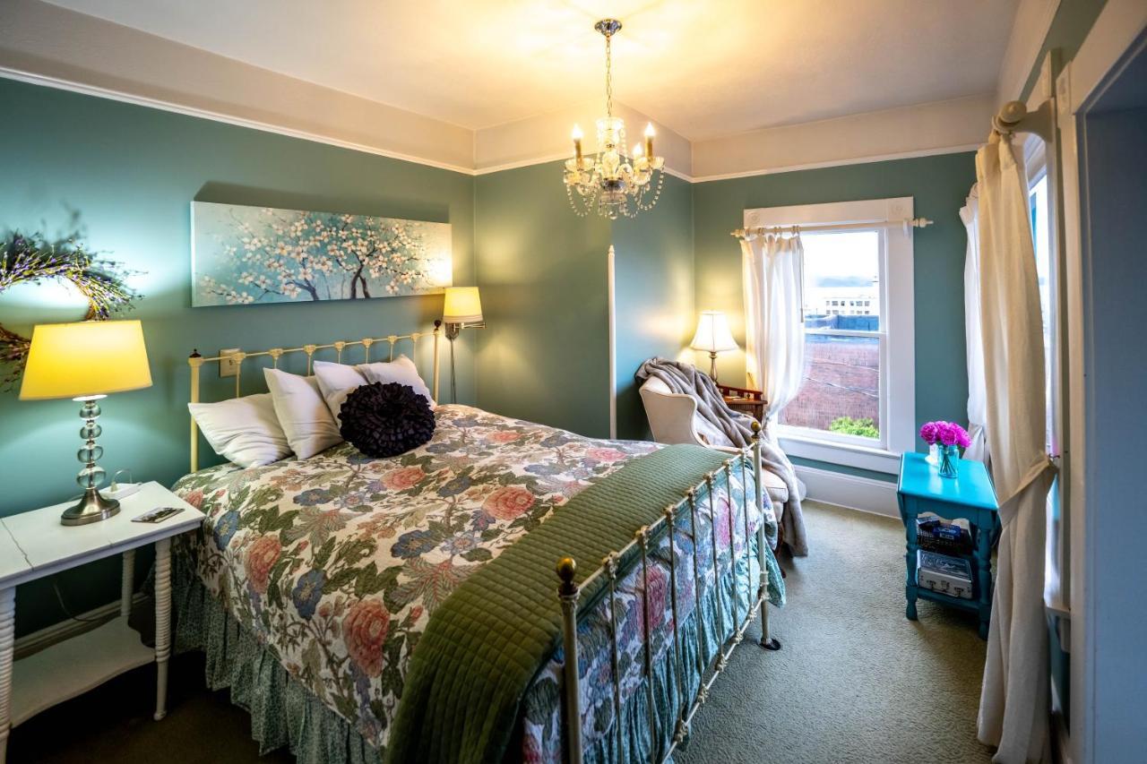 Clementine'S Guest House & Vacation Rentals Astoria Eksteriør bilde